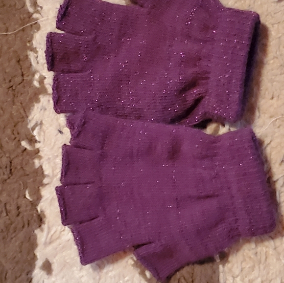 Purple Hat/Glove Bundle - Picture 9 of 12